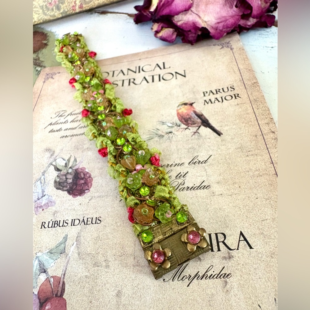 EUC Vintage HTF Green Red Mille Fleur Floral Glass Beaded Rhinestone Bracelet - Picture 5 of 10